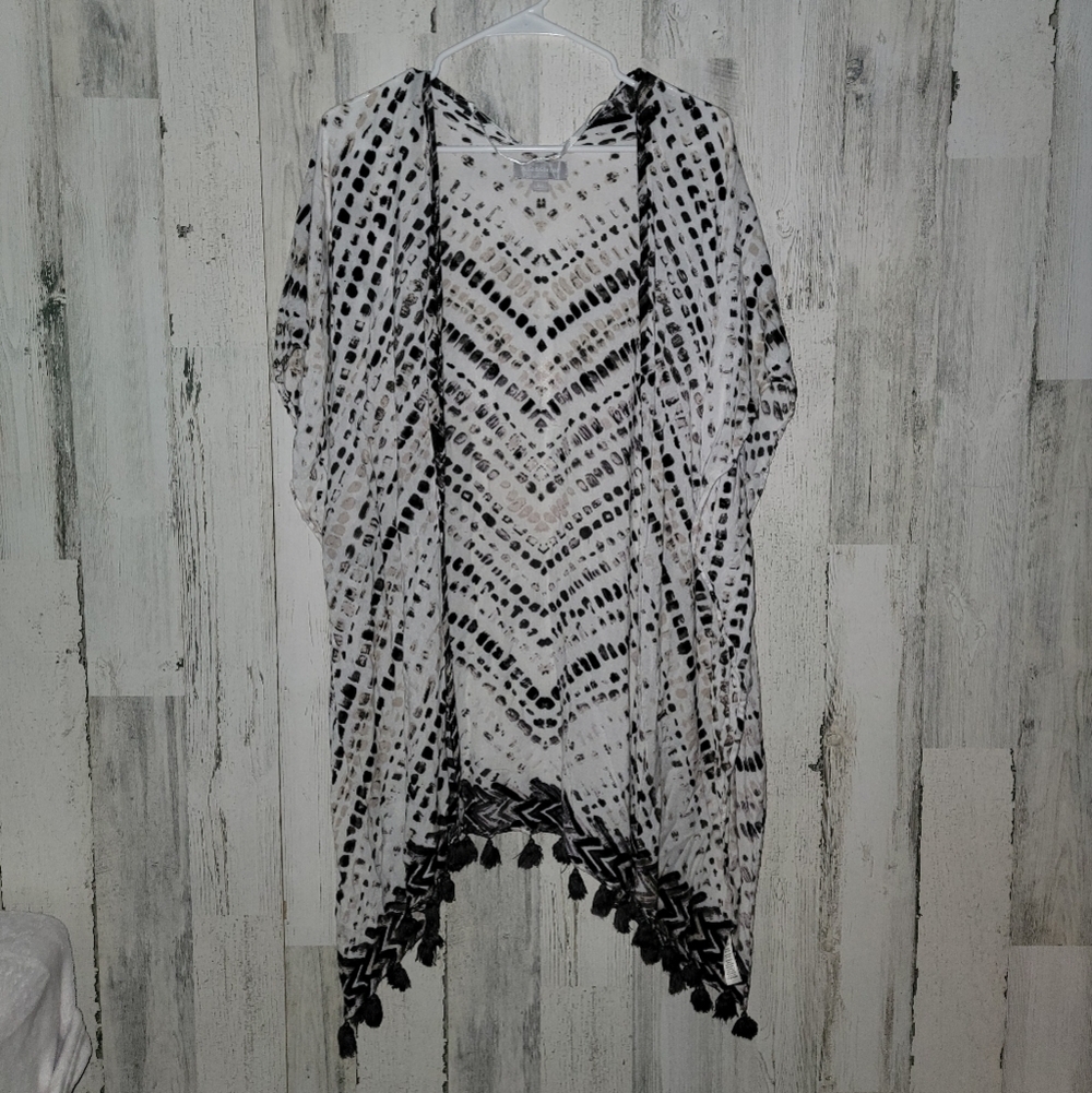 Nordstrom Black and White Patterned Kimono - Picture 2 of 6